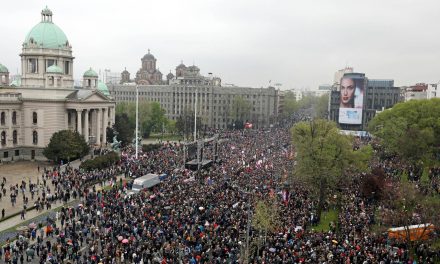 Stefanović: Vučić beszélni akart a tüntetőkhöz, de kevesen voltak