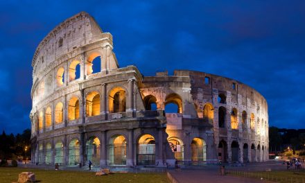 Megszigorítják a Colosseum őrzését, miután egy magyar turistát vandalizmuson kaptak