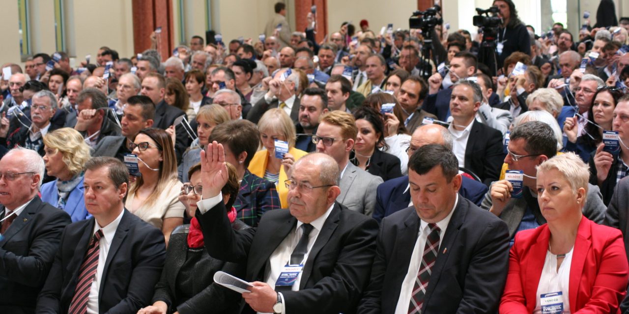 A Vajdasági Magyar Szövetség tisztújító közgyűlése (Fotógaléria)
