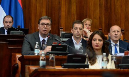 A képviselők elfogadták Vučić Koszovóról szóló beszámolóját