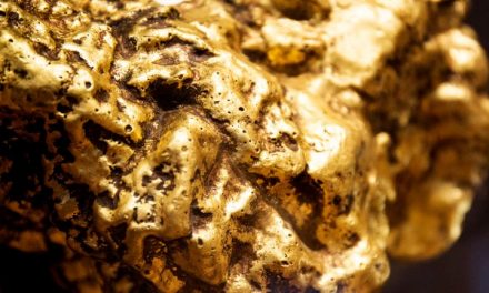 Másfél kilós aranyrögöt talált egy ausztrál hobbikutató