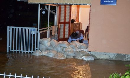 Bosznia: 200 ház víz alatt, még mindig esik (Fotók+Videó)