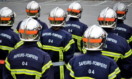 Csoportos nemi erőszakkal vádolja egy norvég egyetemista lány a párizsi tűzoltókat