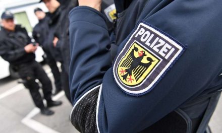 Feltételezett embercsempészek karamboloztak Németországban, legalább heten meghaltak