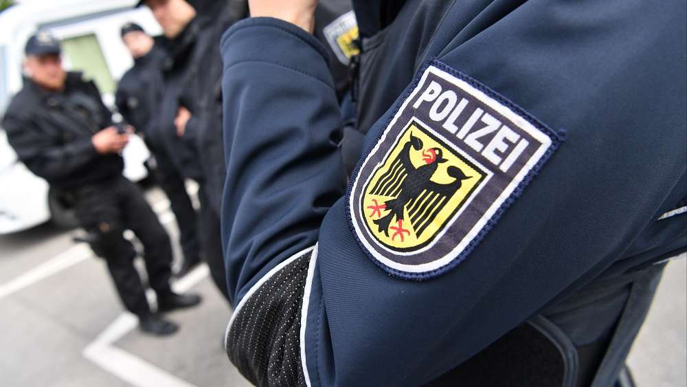 Feltételezett embercsempészek karamboloztak Németországban, legalább heten meghaltak