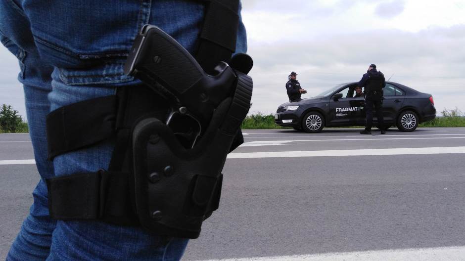Gépfegyveres rendőrök zárták le az utat Újvidék és Nagybecskerek között