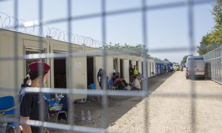 ENSZ: Magyarország éhezteti a menekülteket