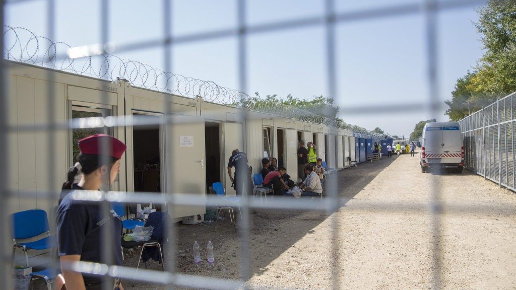 ENSZ: Magyarország éhezteti a menekülteket