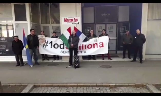 Zenta: Tüntetés a Magyar Szó szerkesztősége előtt