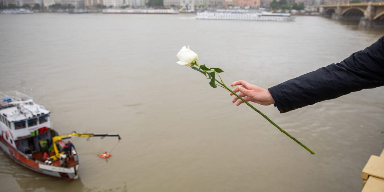 Dunai hajóbaleset – Ma búcsúztatják a Hableány magyar kapitányát és matrózát