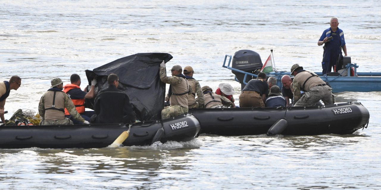 Dunai hajótragédia: Felszínre hoztak egy holttestet a búvárok Budapesten