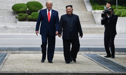 Trump Észak-Korea területére lépett