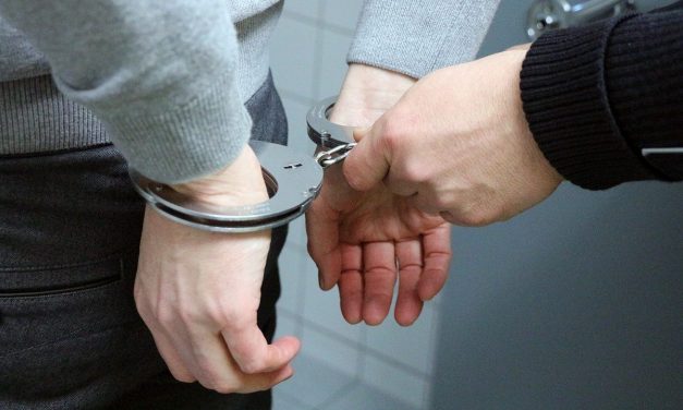Adófelügyelőket tartóztattak le Belgrádban