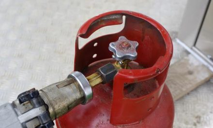 Verbász-Kúla: Felrobbant egy gázpalack az autóban, heten megsérültek