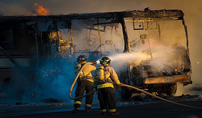 Kiégett egy városi busz az Avala lábánál