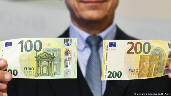 Új 100 és 200 eurós bankjegyek kerültek forgalomba