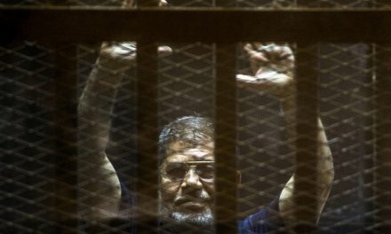 Bírósági tárgyalás közben halt meg Egyiptom korábbi elnöke