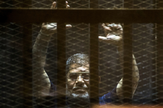 Bírósági tárgyalás közben halt meg Egyiptom korábbi elnöke