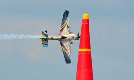 <span class="entry-title-primary">Top Gun pilóta nyerte a Red Bull Air Race magyar fordulóját</span> <span class="entry-subtitle">Nagyon szépen és nagyon izgalmasan búcsúzott a műrepülők világversenye</span>