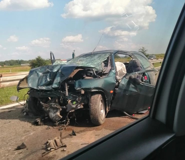 Tragédia az autópályán: Egy gyermek meghalt, két felnőtt súlyosan megsérült