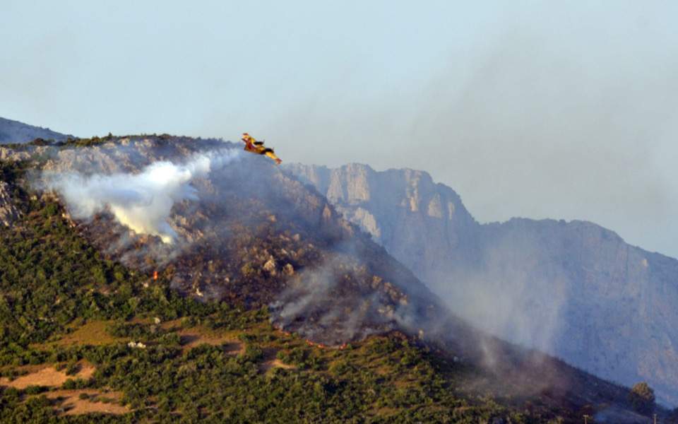 Hatalmas tűz pusztít Görögországban, négy települést kiürítettek