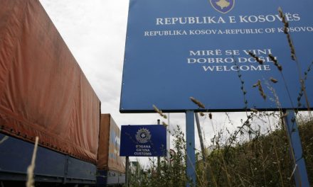 Minden bolt bezárt Észak-Koszovóban
