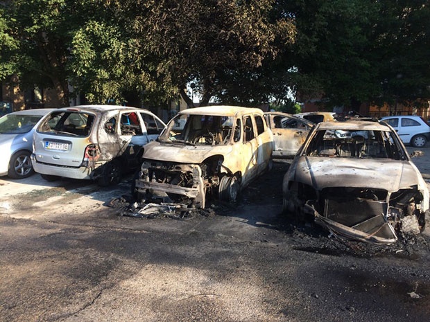 Nyolc autó égett ki az éjszaka Kovinban (Videóval)