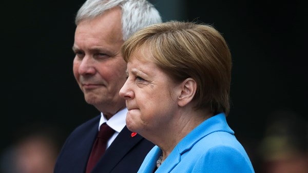 Merkel a remegéséről: „jól vagyok” (Videóval)