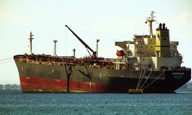 Környezeti katasztrófát okozhat egy elhagyott olajszállító hajó a jemeni partoknál
