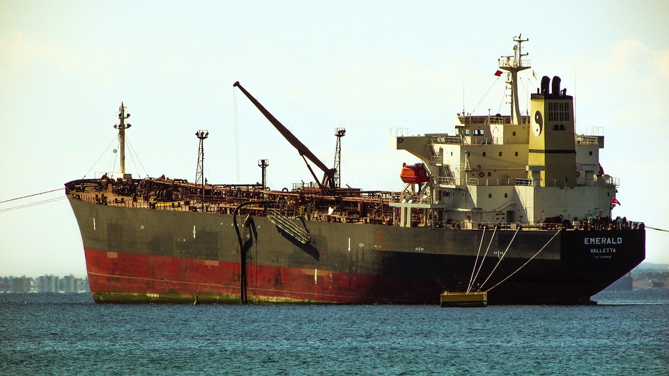 Környezeti katasztrófát okozhat egy elhagyott olajszállító hajó a jemeni partoknál