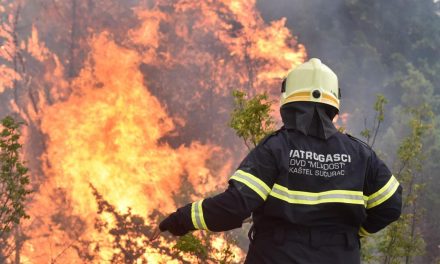 Šibenik: Sikerült megfékezni a lángokat, a térségbe a csapadék is megérkezett (Fotók+Videó)