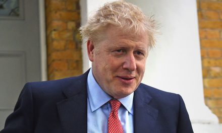 Kórházba szállították a vírusfertőzött Boris Johnsont