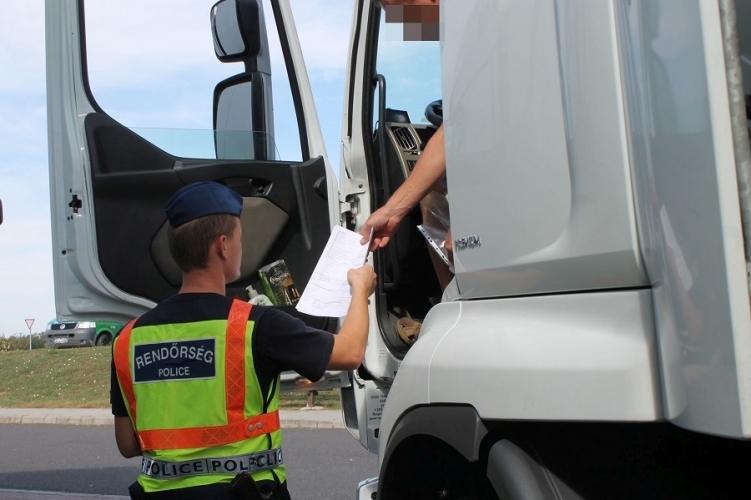Jövő héten fokozottan ellenőrzik a buszokat és teherautókat Magyarországon