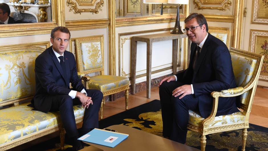 Vučić Párizsban találkozik Macronnal