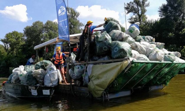 Nyolc-tíz tonna hulladéktól mentesítették a Felső-Tiszát a PET kupán