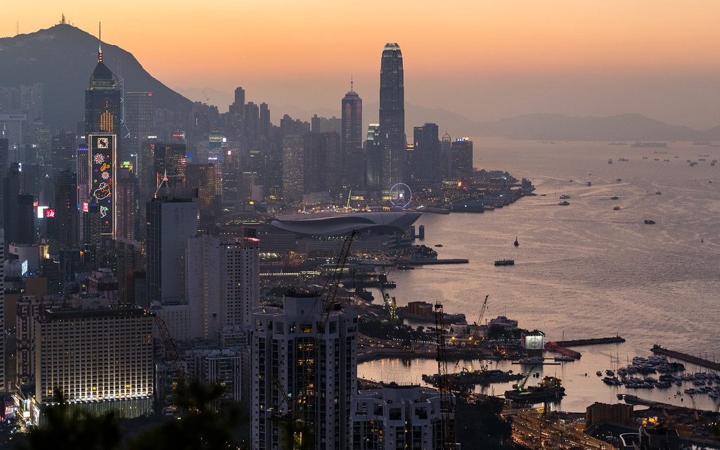 A volt brit kormányzó szerint katasztrófát okozna a kínai beavatkozás Hongkongban