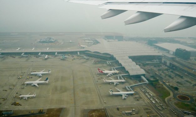 A tüntetések miatt minden járatot töröltek a hongkongi reptéren