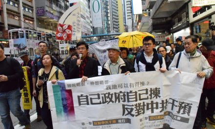 Kína már nyíltan fenyegeti a hongkongi tüntetőket