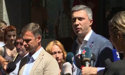 A Szövetség Szerbiáért néhány tagja elhagyta a médiáról szóló kerekasztal megbeszélést