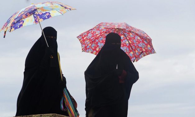 Hollandiában életbe lépett a burkatilalom
