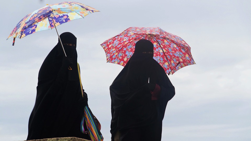 Hollandiában életbe lépett a burkatilalom