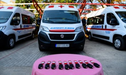 Tíz új járművet kaptak a vajdasági egészségházak, köztük a zentai és a törökbecsei is