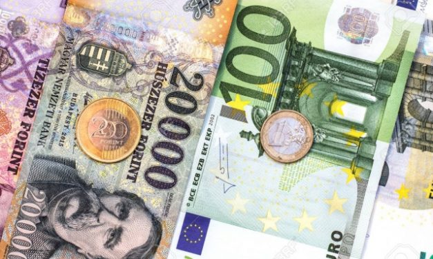 Történelmi mélyponton a forint árfolyama az euróval szemben