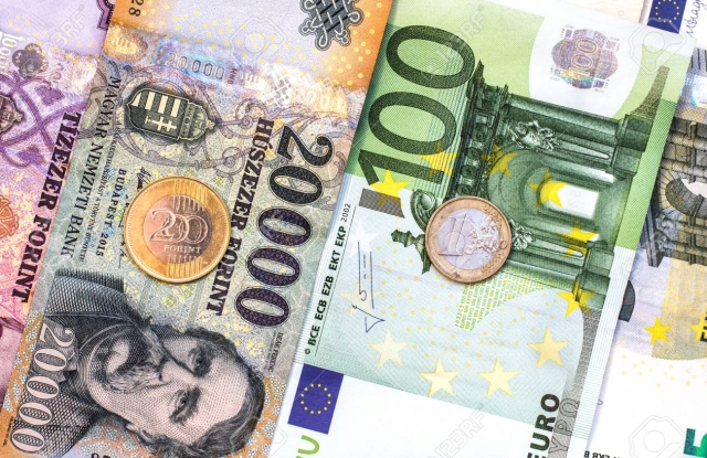 Történelmi mélyponton a forint árfolyama az euróval szemben