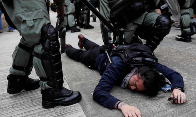 Hongkongi tüntetések – 65 tüntetőt vettek őrizetbe a hétvégén, a legfiatalabb 12 éves