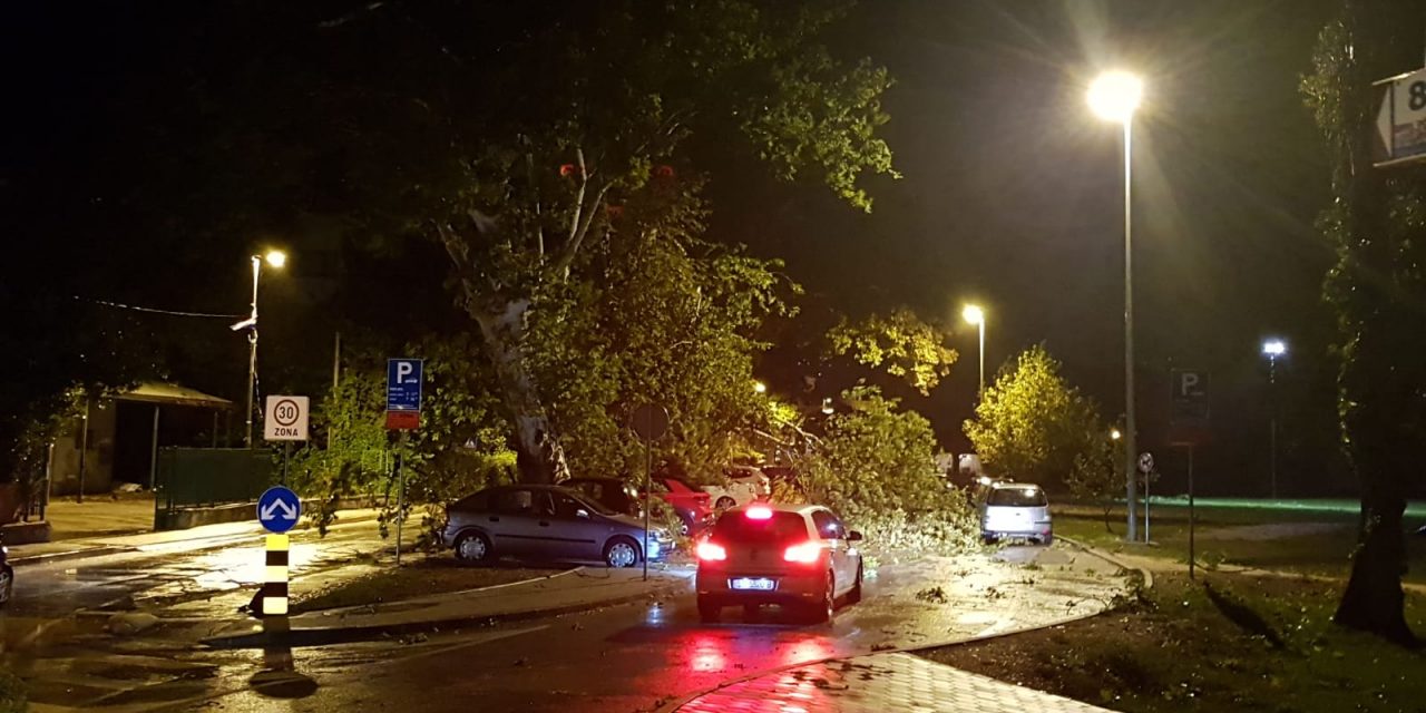 Dalmácia: Óránként 148 kilométeres széllökésekkel érkezett a vihar (Videó)