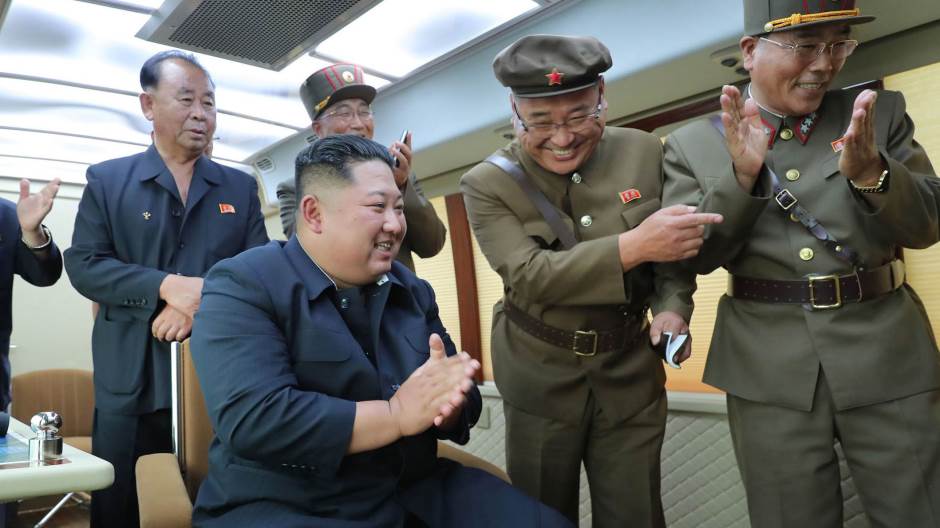 Kim Dzsongun felügyelte a legutóbbi, újabb fegyverrendszer kísérletét