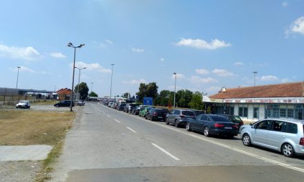 Horgos: Két kilométeres a sor az autópályán, a többi átkelőn is torlódás van
