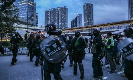 Hongkong: Összetűzésbe kerültek a tüntetők a rendőrökkel