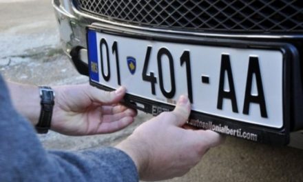 Mégsem büntetik ma nyolc órától a szerb rendszámtáblás autókat Koszovóban